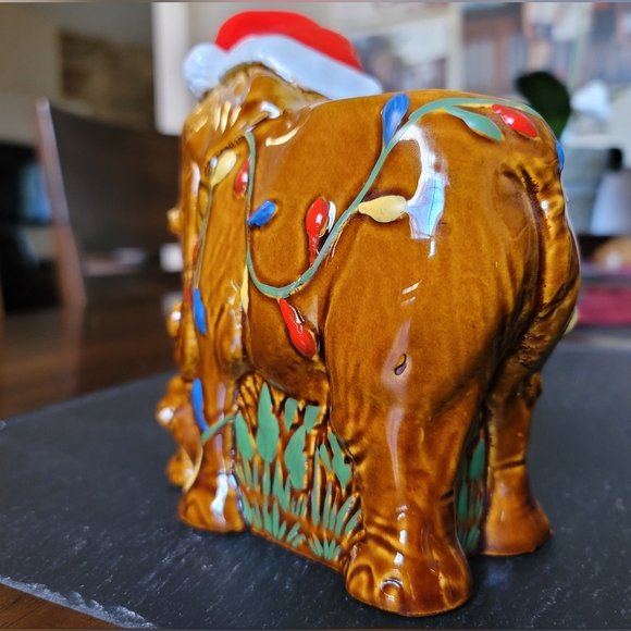 DISNEY- Trader Sam’s Grog Grotto- Holiday Elephant – 1st Edition - EXCLUSIVE !! - Picture 11 of 15